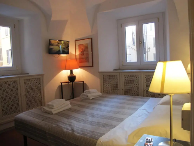 Aurora in Pantheon Apartment