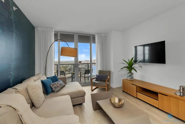 MODERN Resort BALCONY ENDLESS VIEWS Resort w POOL 2BR 2 BR