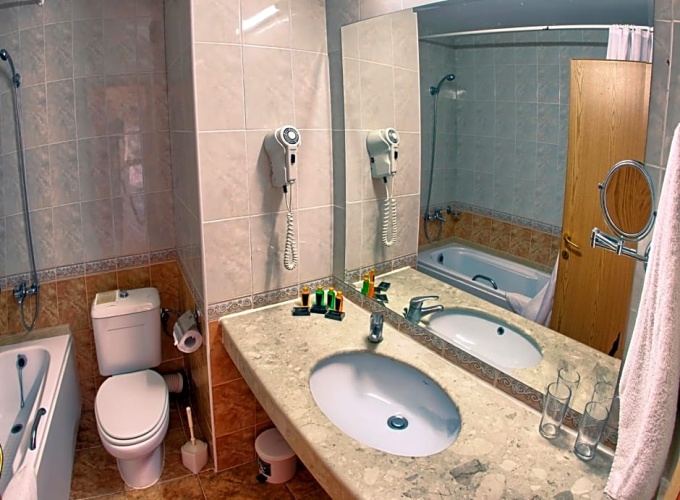 Standard Twin room with balcony
