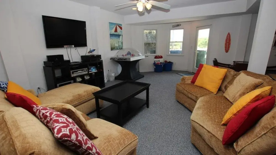 Maritime - 6 Br home by RedAwning