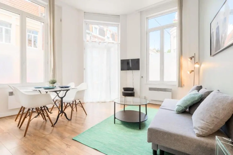 2 Bedrooms Apartment
