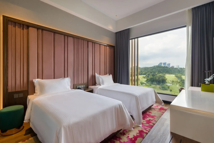M Resort & Hotel