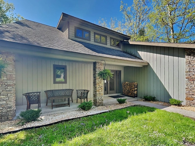 5 Bedrooms Cottage