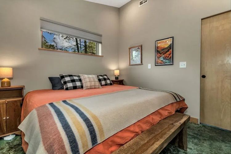Cozy Laurel Cabin