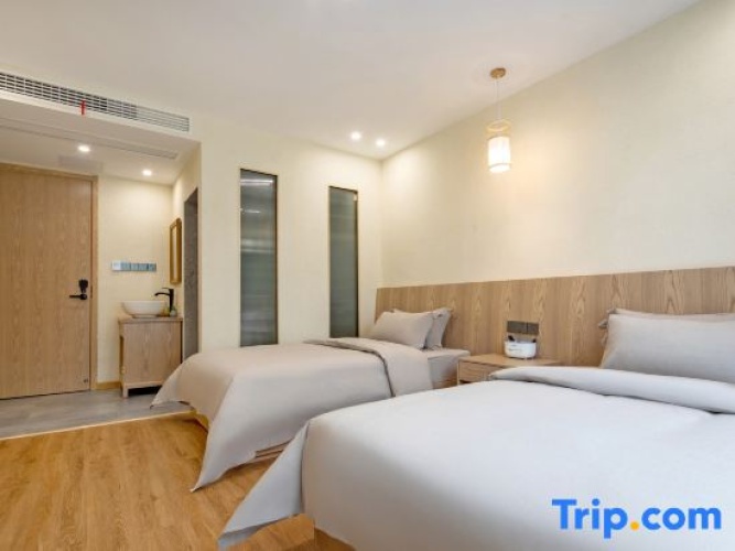 Standard Double room with land view