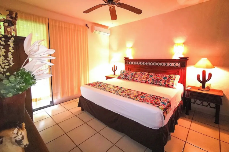 Cozy stay Tropical Vibes near Beach