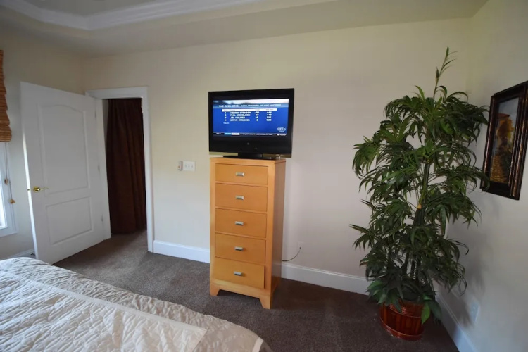 214 Edgewater
