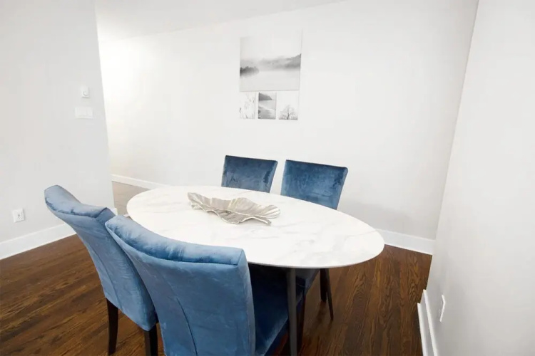 2-bedroom Suite on Corydon Ave Parking Included