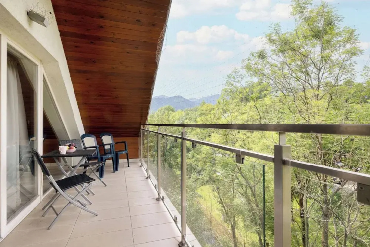 Apartment With Mountain View by Renters