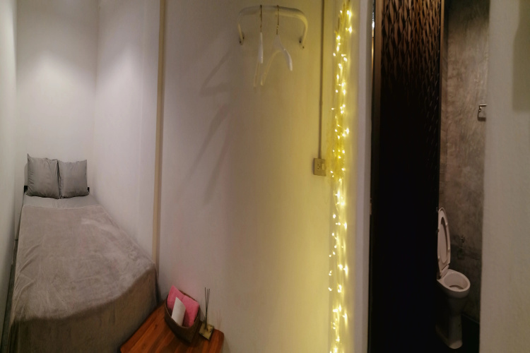 8 Sleepers Street Hostel