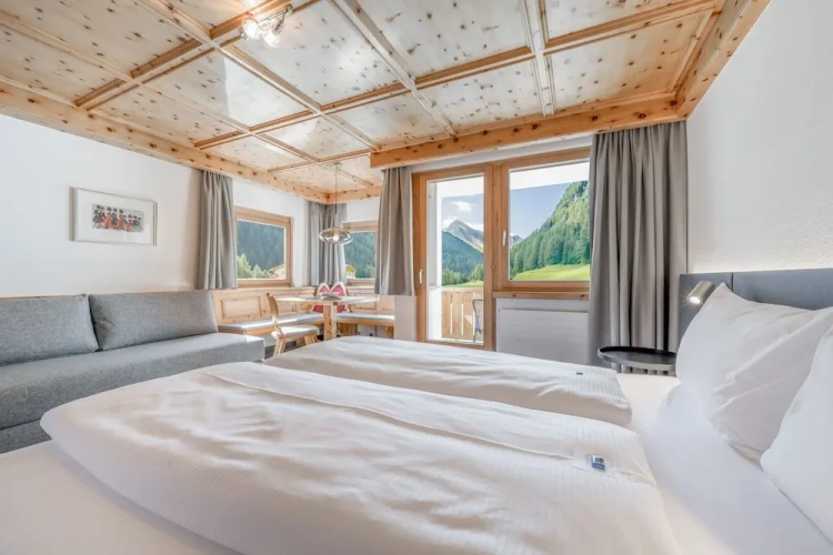 Superior Double room with balcony and with mountain view