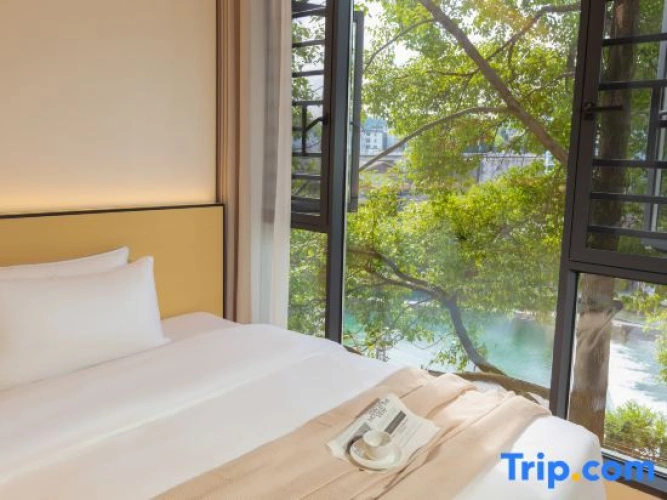 2 Bedrooms Deluxe Suite with river view
