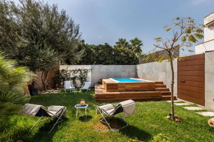 5 Bedrooms Villa
