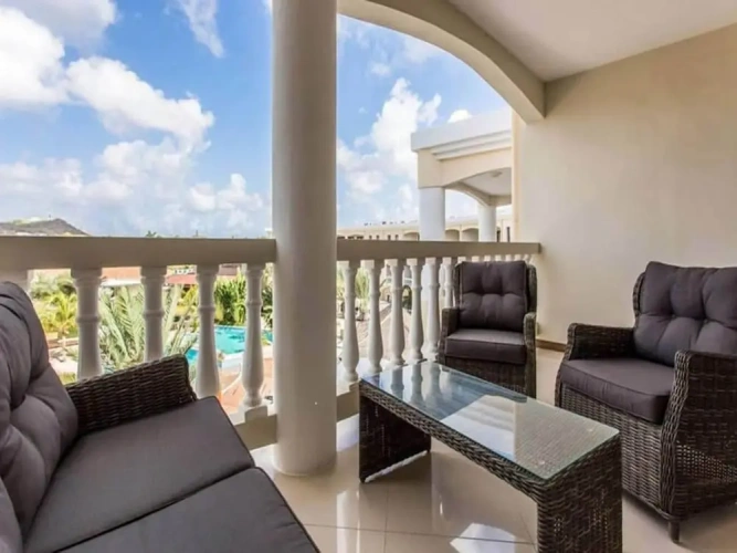 3 Bedrooms Classic Apartment with balcony
