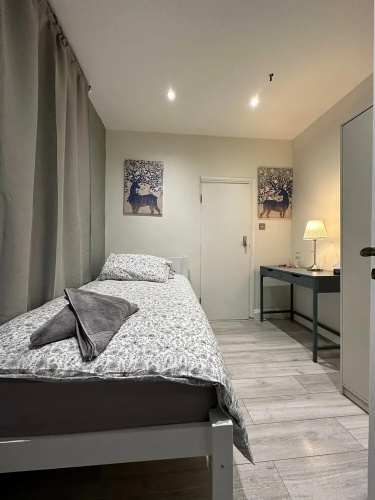 Studio Sleeps 1 Near Acton Park