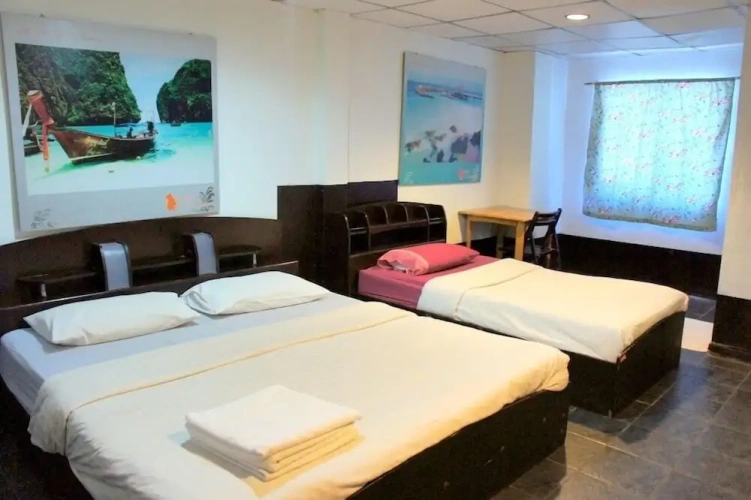 Standard Triple room