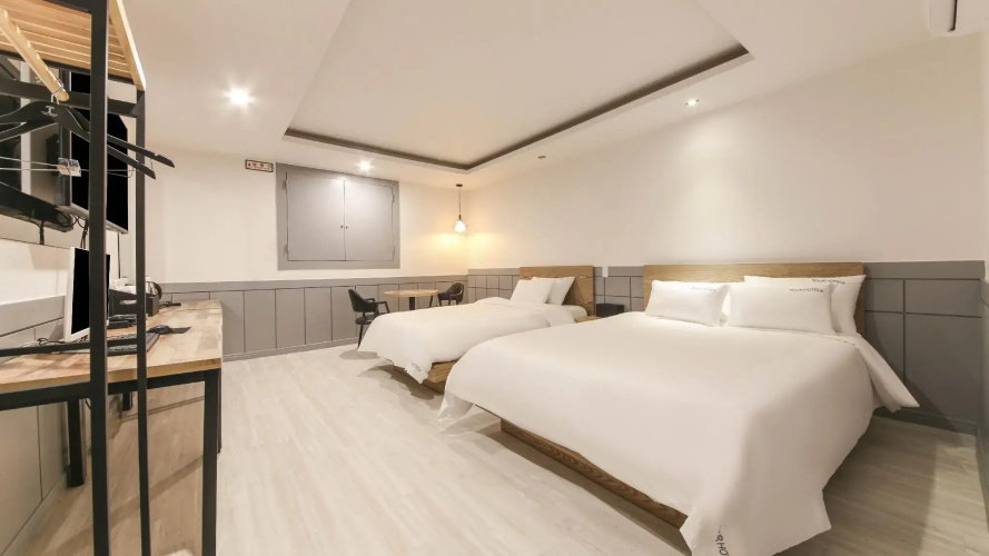Tour Hotel