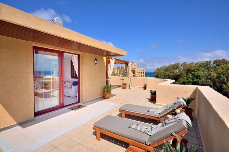 Center Penthouse