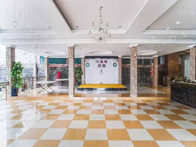 Esther Hotel
