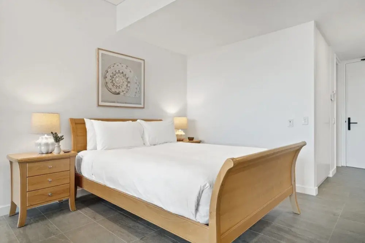 Chic Ground-floor Studio Near Local Cafes
