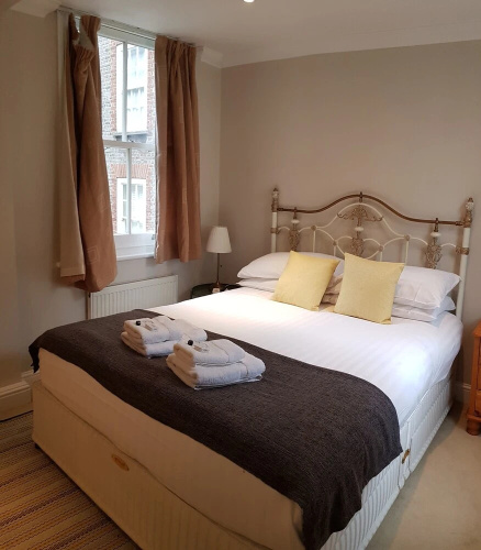 Classic 2 Bedroom Flat Gloucester St