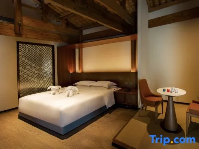 1 Bedroom Luxury Suite