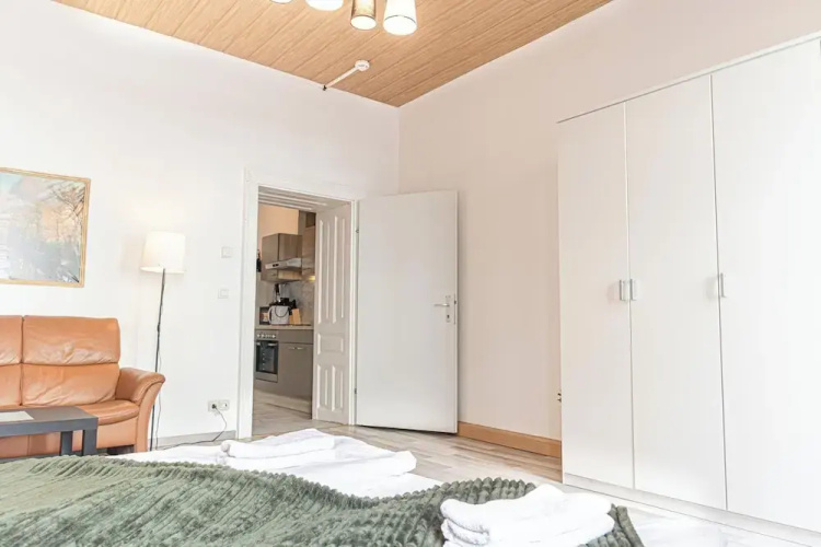 Comfy 2BR Apt Near U6 Station Long Stay