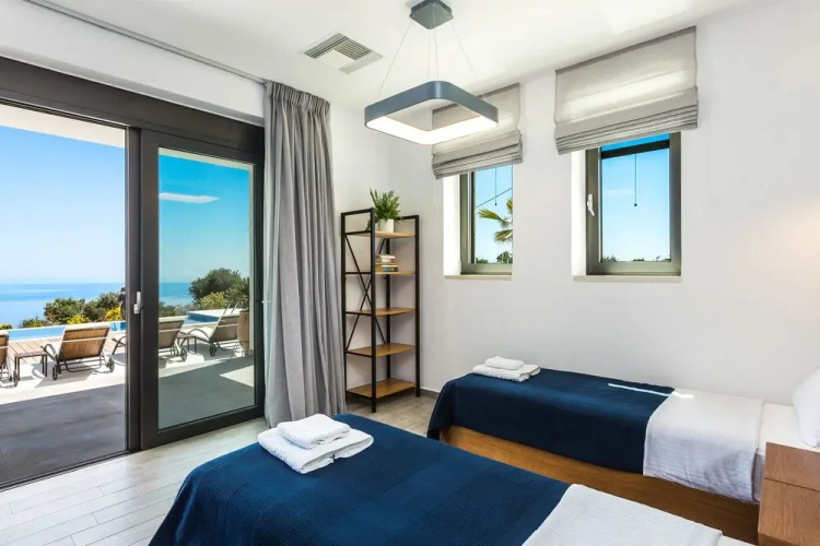 Villa Blue Skyline