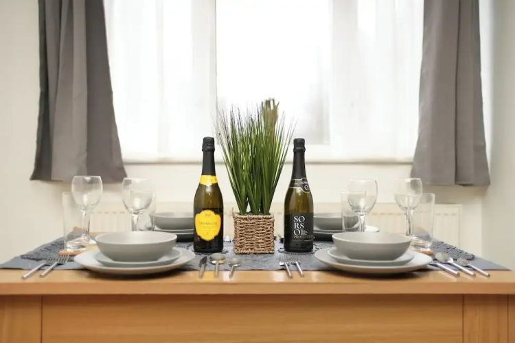 Balcony-freeparking-centrallocation-familyfriendly