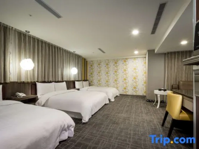 Standard Sextuple Family room