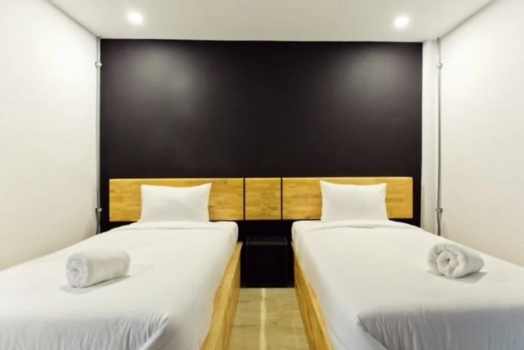 6.11 Hotel