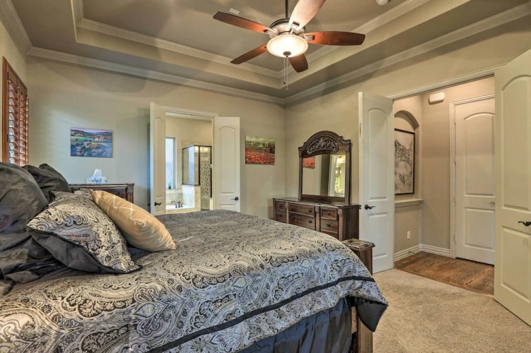 5 Bedrooms Cottage
