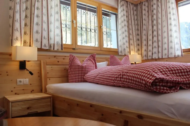 3 Bedrooms Apartment