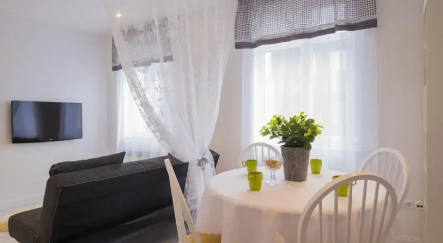 Rose Apartment