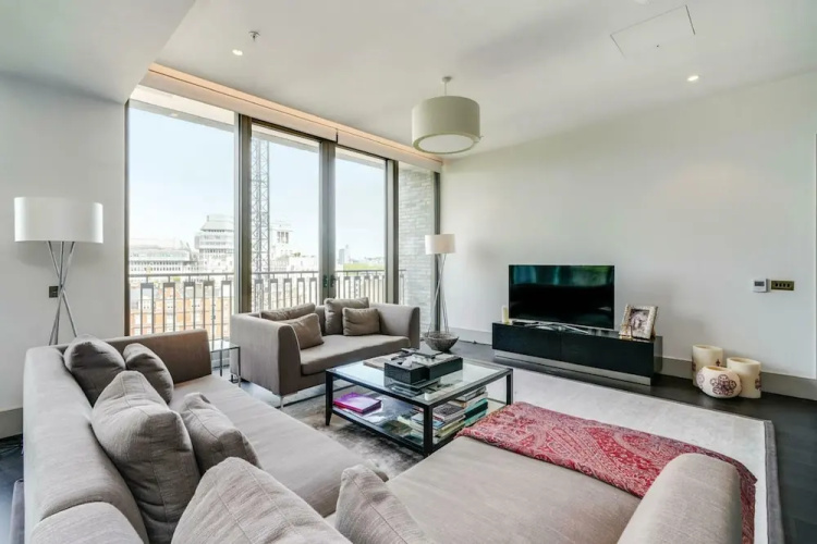 Signature Westminster Apartment