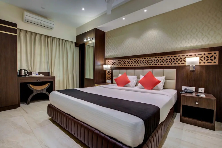 Capital O 16172 Hotel Radiant
