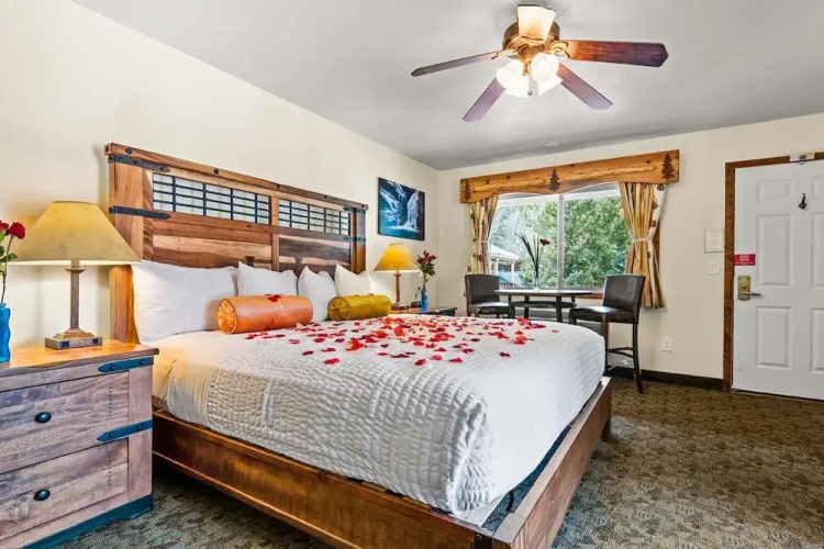 Box Canyon Lodge And Hot Springs