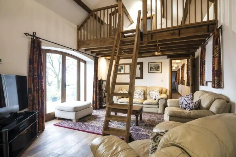 4 Bedrooms Cottage
