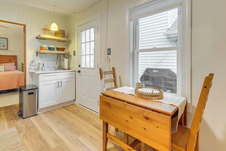 Cozy Cottage Just 2 Blocks From the River!