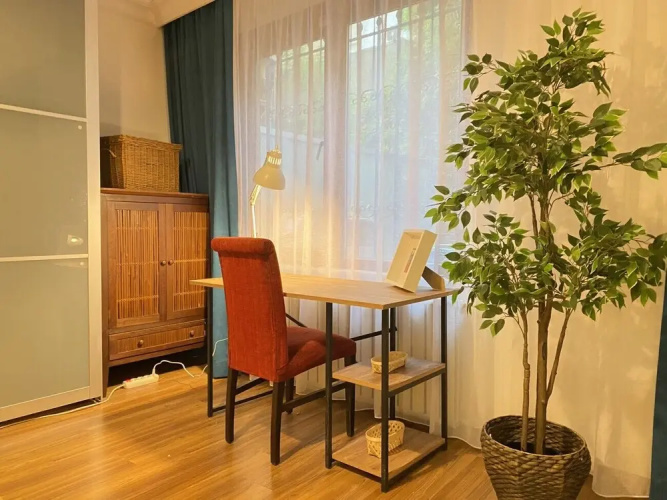 Sleek and Central Flat With Backyard in Sisli