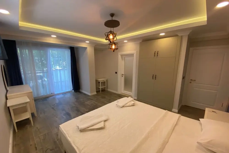 2 Bedrooms Apartment