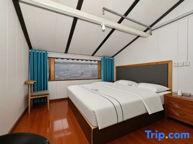 Standard Triple Duplex room with view