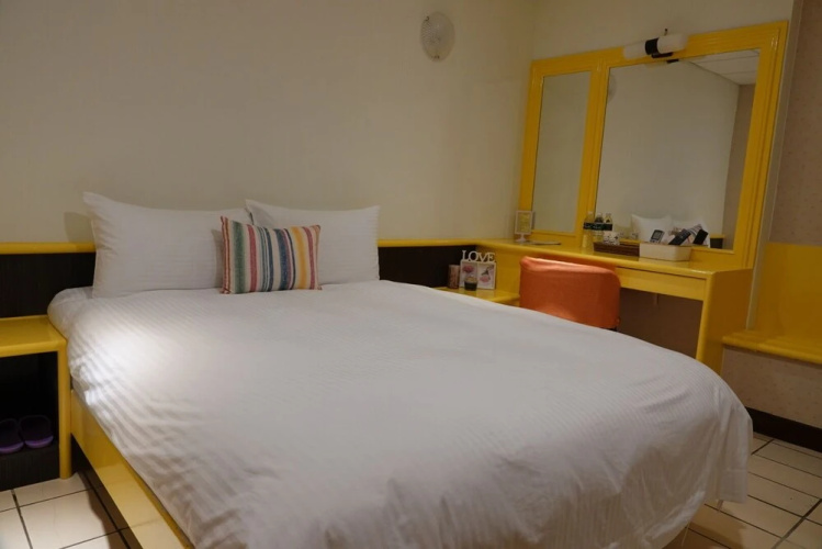Corner Love Hotel