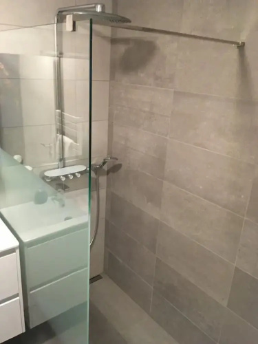 Modern 3 Beds In Convenient Location - Parking