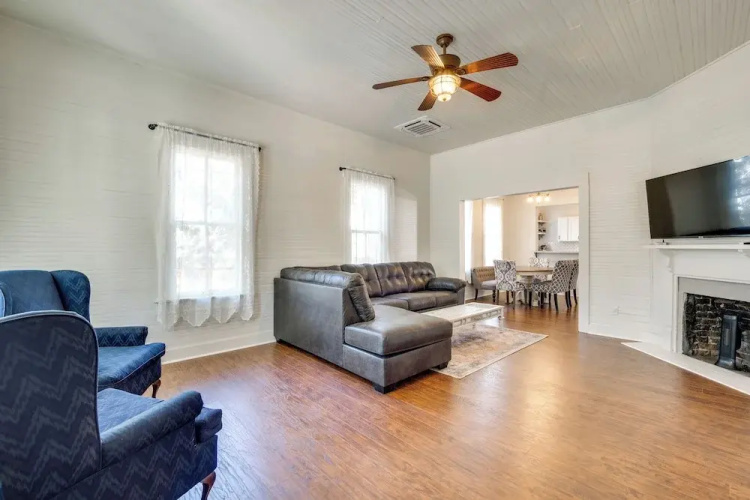 Charming 100-year-old Home < 1 Mi to Downtown