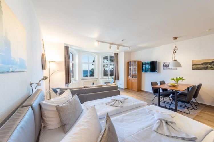 1 Bedroom Apartment with sea view