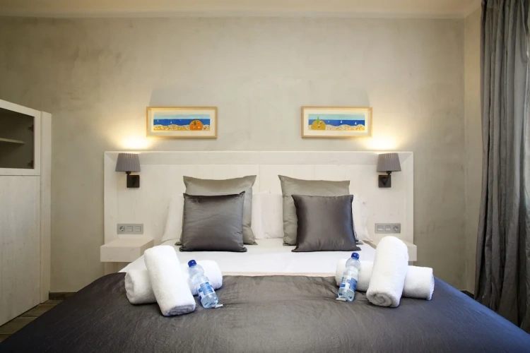 2 Bedrooms Classic Apartment with balcony