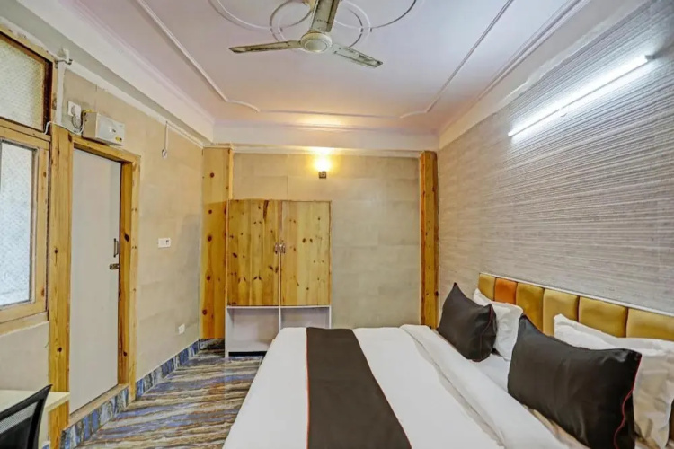 Umen Hotel Sector 66