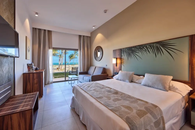 Twin room with sea view