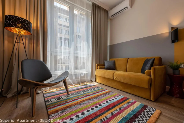 LUXURY & UNIQUE - TOP CENTER Apt. - 3BDR & 2 Baths